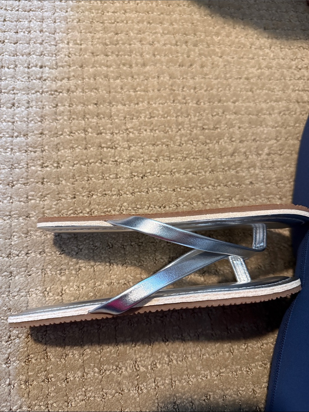 J. Crew Girls Metallic Thong Sandals New - Picture 3 of 4